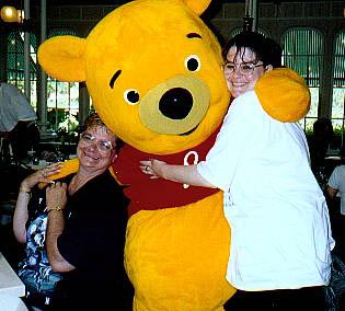 UsandPooh.jpg (31911 bytes)