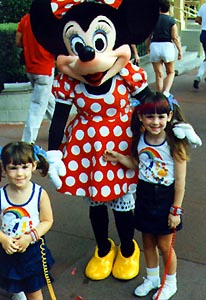 minnie2kids.JPG (32175 bytes)