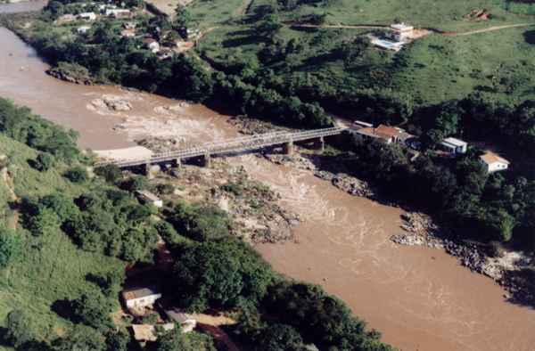 Ponte do Funil.jpg (29682 bytes)