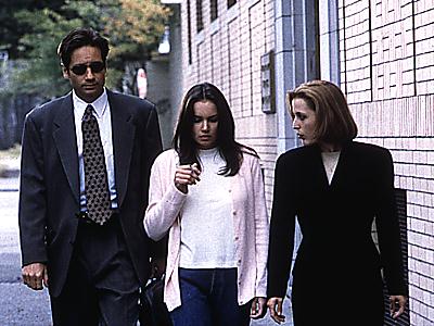 Melissa with 2 agents (Mulder in sunglasses!)