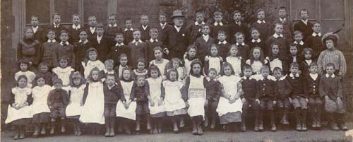 Kempsey School Photo 1904. Click here for a larger image (129Kb).