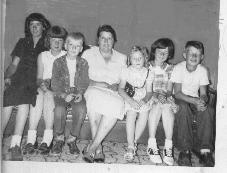 Merle,Pat,John,Susie(mom),Mary,Judy,Sid