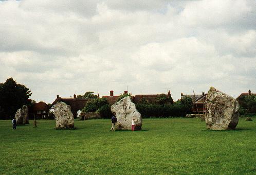 avebury.jpg (29100 bytes)