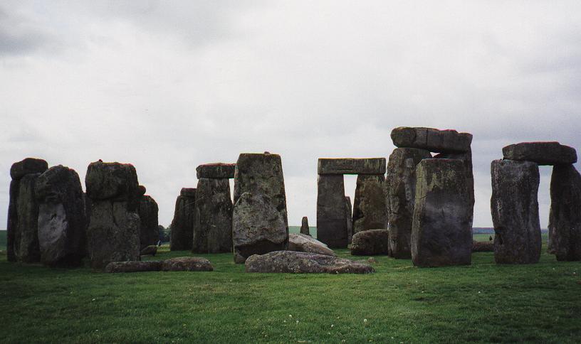 stonehenge2.jpg (48433 bytes)