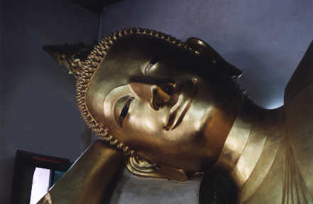 grand bouddha couché