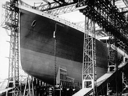 Titanic being built