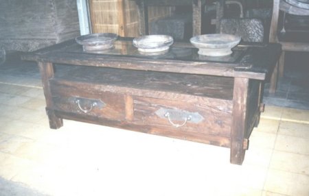 American type of coffee table