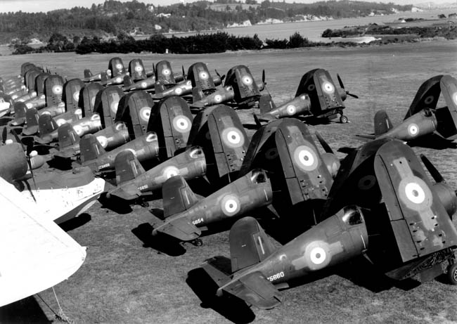 14 Squadron Corsairs lined up at Hobsonville Airbase (66kb)