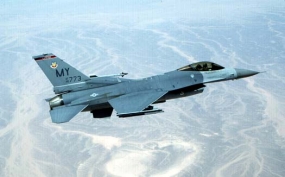 El F-16 Falcon en pleno vuelo