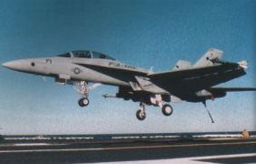 Un Super Hornet biplaza despegando