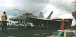 Un F/A-18F a bordo del U.S.S. John C. Stennis