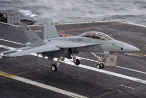 Un Super Hornet despegando