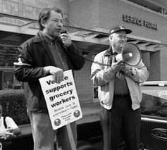 Jim Smith at grocery picket line