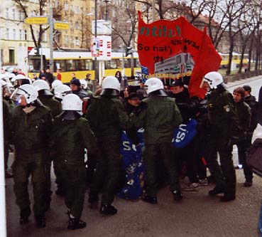 Polizeiübergriffe unter der U-Bahn-Brücke Bornholmer/Berliner Str.