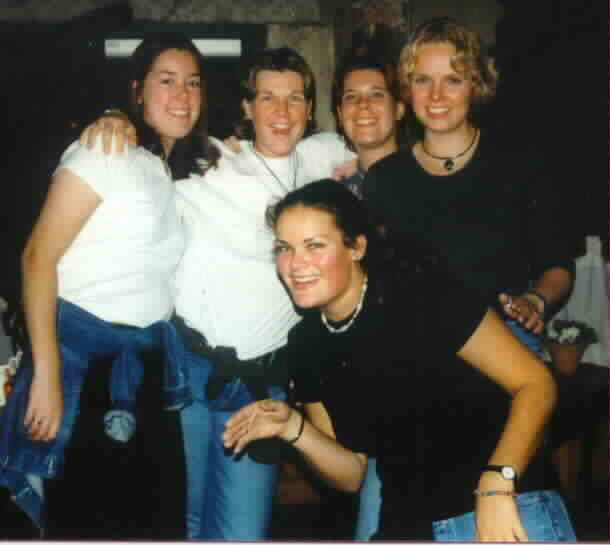 braamt 1999 van links naar rechts: linda, odette, saskia,petra.. voor: Ingeborg