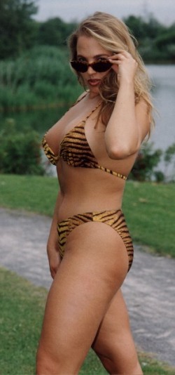 Side view of Cordelia in leopard print bikini