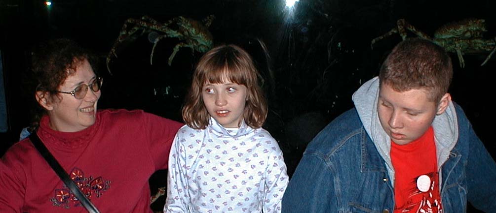 Cathy, Kate, and Luke with the big crabs, Ripley's Aquarium of the Smokies visit, December 20, 2000