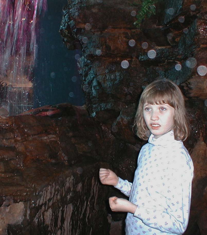 Kate getting wet at Ripley's Aquarium of the Smokies, December 20, 2000