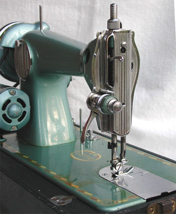 Mercury 200 Deluxe Sewing Machine