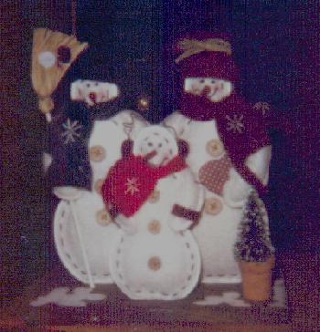 3 snowmen on a plaque