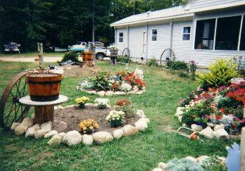 picture of wagon wheel rock garden