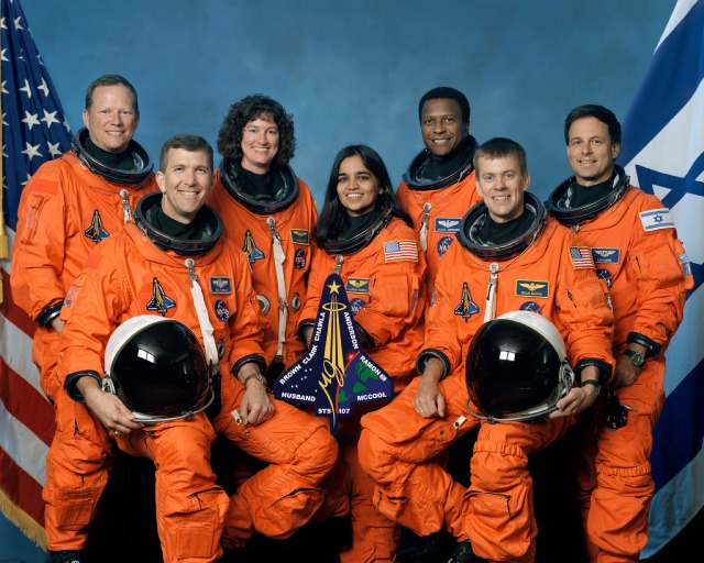 sts107crewpic.jpg (122480 bytes)