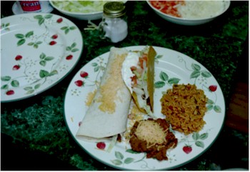 maryschristmasdinner.jpg (31348 bytes)