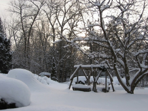 Photo-of-lawn-swing-in-Gravenhurst-snow