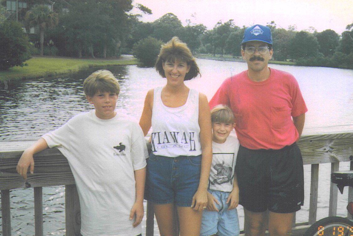 Family in Kiawah.jpg (146886 bytes)