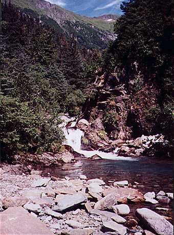 Near Ebner Falls