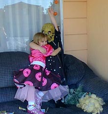 halloween nadia hugs.jpg (13600 bytes)