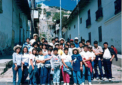 Frente al cerro Santa Apolonia (1987)