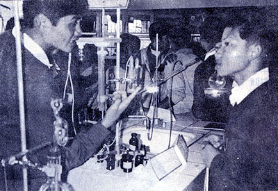 Discusiones en el laboratorio (1986)