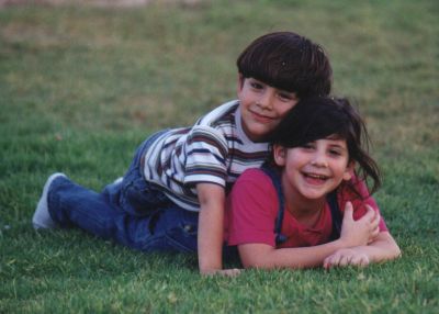 Shira and Yohai in the grass