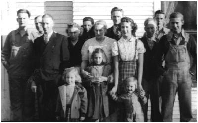 Photo of George D. and Minnie (Bohnker) Whiteing and family members