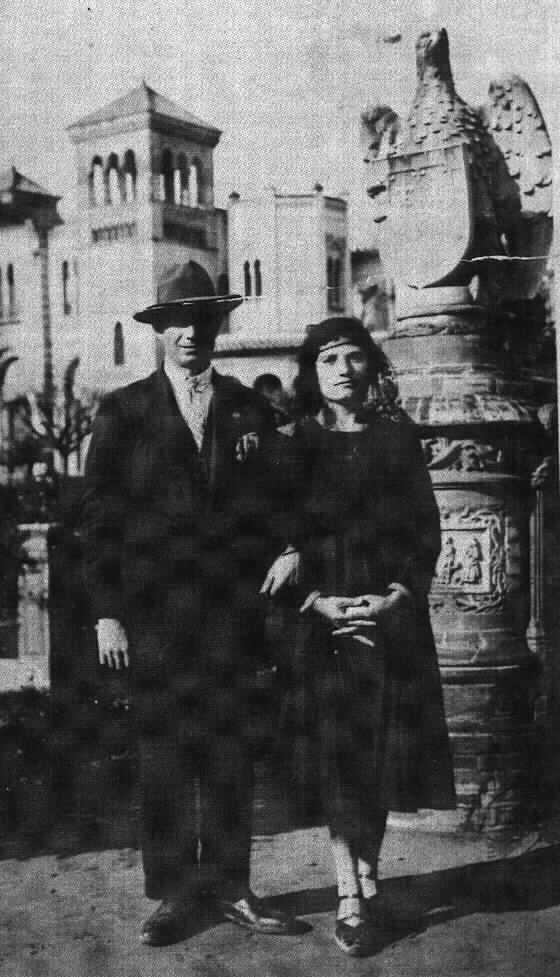 Con su esposa Antonia (25/12/1927)