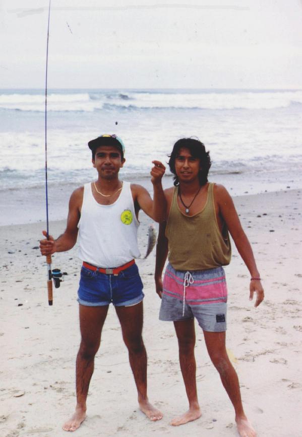 De pesca en la playa de San Onofre, CA. - 1993