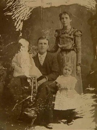 Charles E. Dorman, Mary (Beams) Dorman and their 1st 2 childeren Paul and Beulah