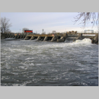 Beloit_dam_train_bridge.jpg