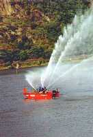 Bootsbung auf dem Rhein mit TS 8 an Bord