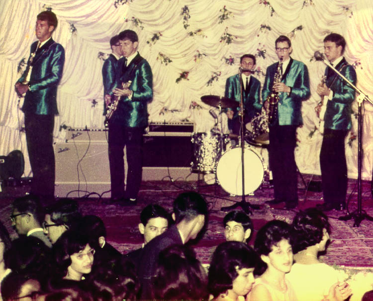 D'Fenders, 1964 Hotel Metropole (?)