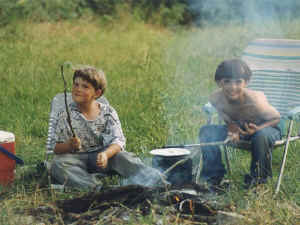 campfire.jpg (82170 bytes)