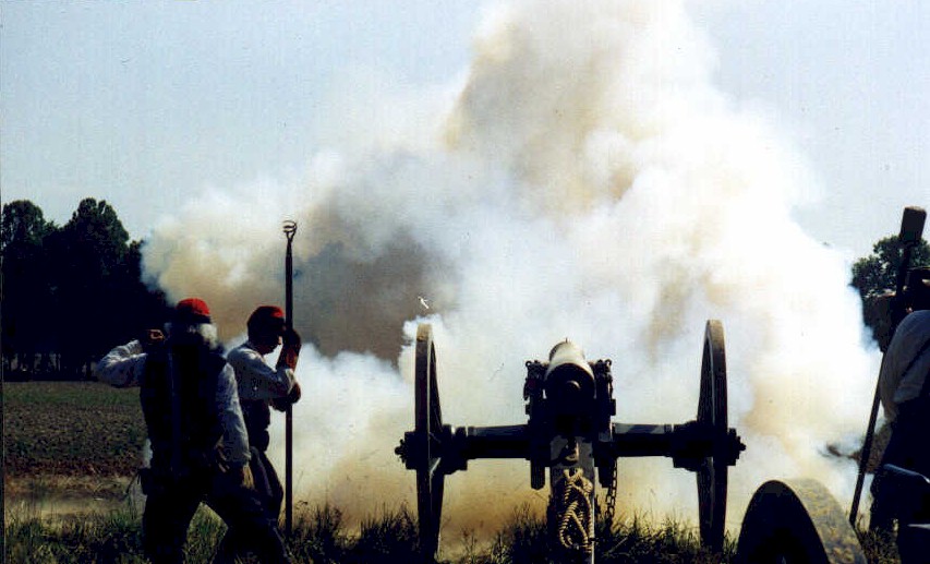 napoleon_fired_at_vicksburg_1998.jpg (96337 bytes)