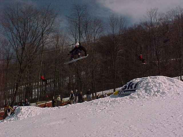 Mike S snowboard.jpg (27984 bytes)