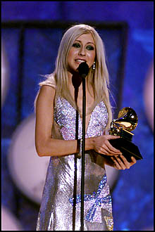 Christina Aguilera arrebat el premio de Mejor Artista Revelacin a Britney Spears