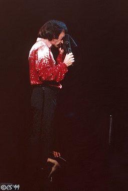 Neil Diamond in Chicago, Dec 1983 (c) Cindy Shunko