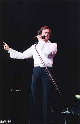 Neil Diamond in Chicago 1982 (c) Cindy Shunko