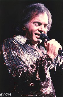 Neil Diamond in Detroit 1983 (c) Cindy Shunko