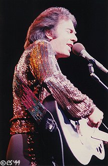 Neil Diamond in Detroit 1983 (c) Cindy Shunko