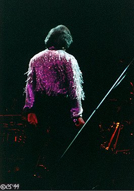 Neil Diamond at Chicago Stadium 1982 (c) Cindy Shunko